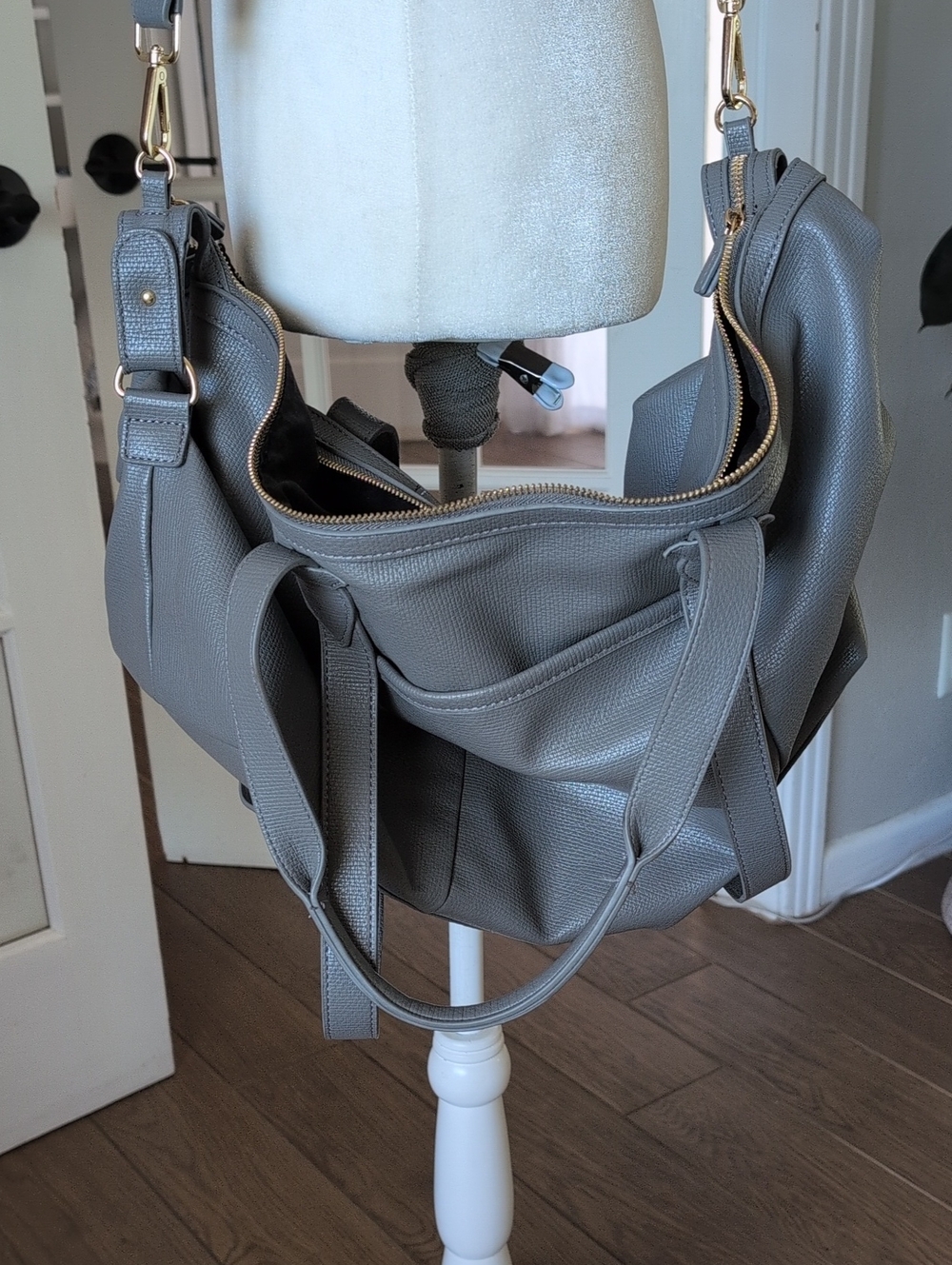 Lulu Dharma Soft Vegan Leather Duffle Travel Bag - Picture 4 of 16